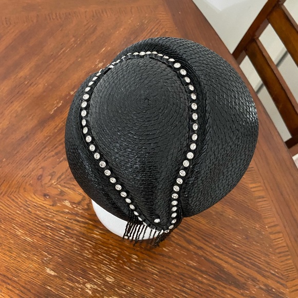 Dressy black hat with bedazzle - Picture 4 of 4
